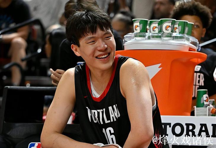 杨瀚森赛后采访称要笑着享受比赛